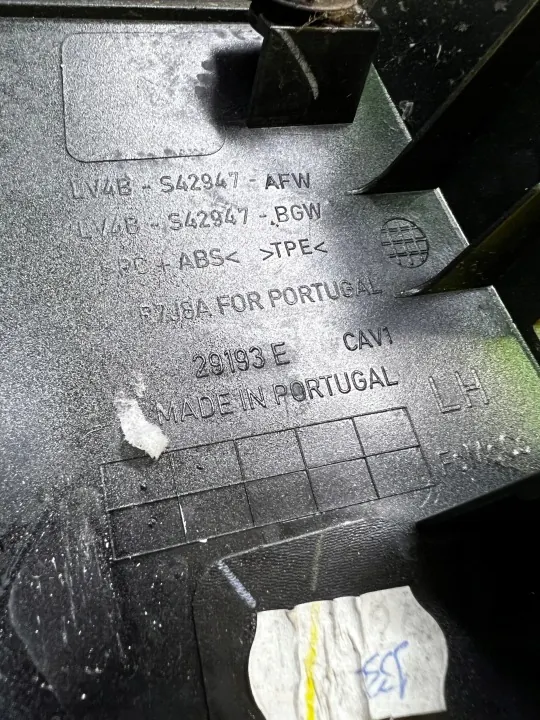 Ford Kuga MK3 Linke Kofferraum-Scharnierabdeckung OEM LV4B-S42947-AFW image 4