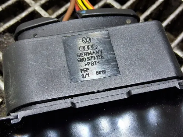 Stecker Audi A3 8Y OEM 6N0973755 image 7
