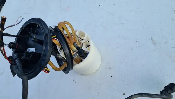 Brandstofpomp VW Golf VII Skoda Octavia III 5Q0919050AD image 2