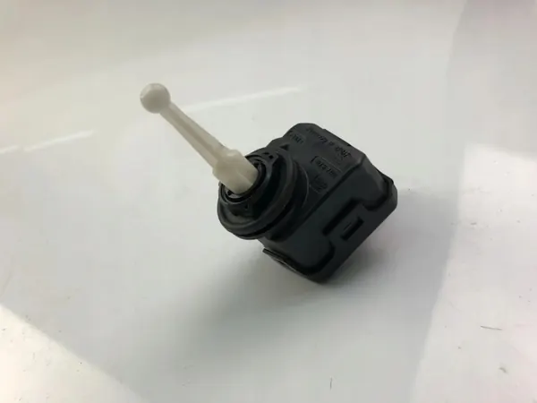 Volvo Scheinwerfer-Niveauregler OEM 30864592 image 4