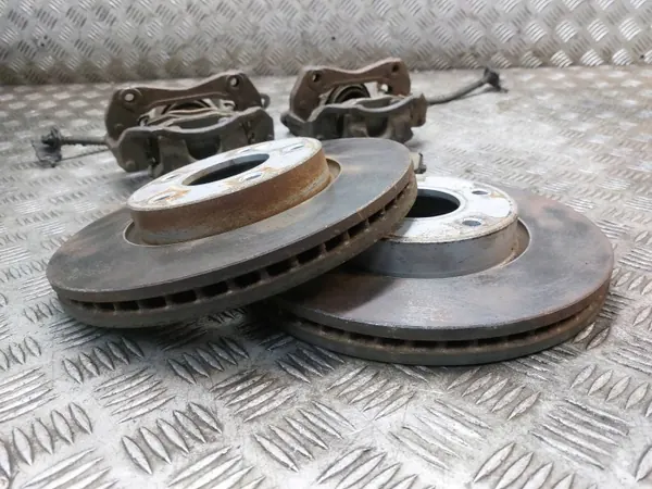 Bromsskivor & bromsok fram OEM ZACISK LEWY PRZÓD I30 image 4
