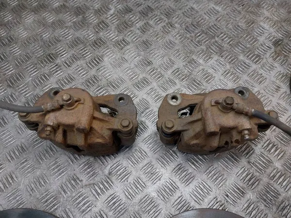 Bromsskivor & bromsok fram OEM ZACISK LEWY PRZÓD I30 image 6