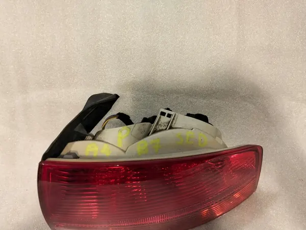 Audi A4 B7 Sedán Luz Trasera Derecha 8E5945096 image 2