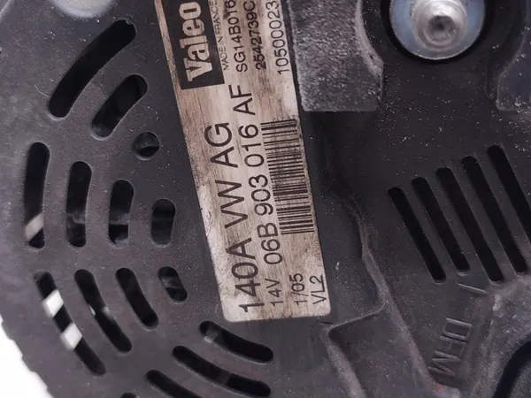 Audi A4 Vaihtovirtageneraattori 2.0 TFSI 2005 OEM 06B903016AF image 7