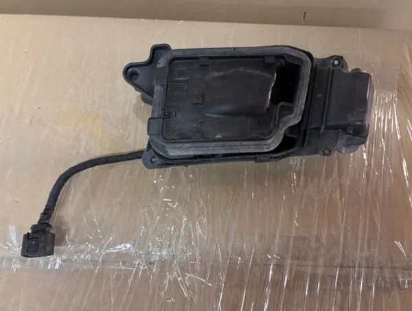 VW Passat B8 Laddningsuttag OEM 5G0941041C image 2