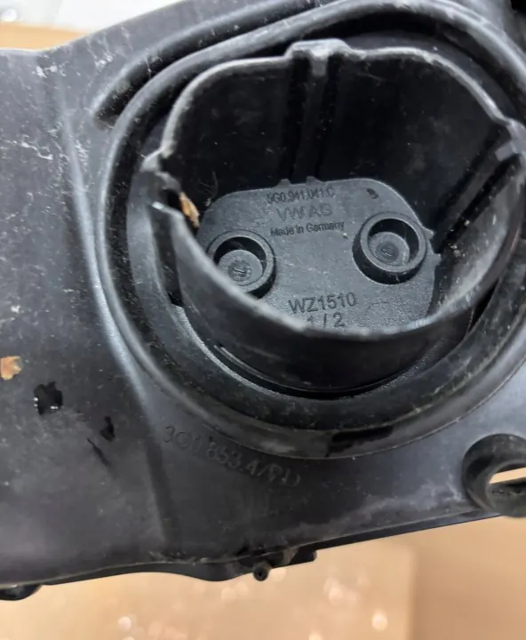 VW Passat B8 Laddningsuttag OEM 5G0941041C image 3