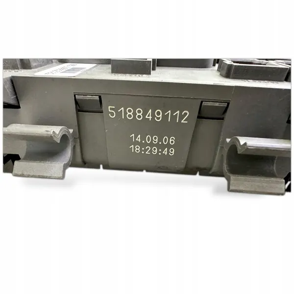 Zekeringkast Renault Trucks OEM 5010590677 - Gebruikt image 3