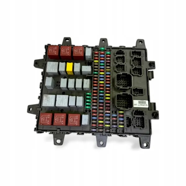Zekeringkast Renault Trucks OEM 5010590677 - Gebruikt image 4