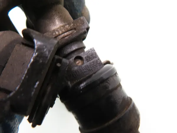 Rampe d'injection Audi A4 1.8, OEM 058133551A image 2