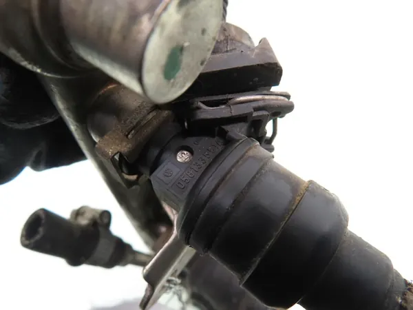 Rampe d'injection Audi A4 1.8, OEM 058133551A image 3