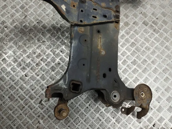 Chrysler Voyager 2008 Voorste Hulpframe OEM AMD83066 image 9