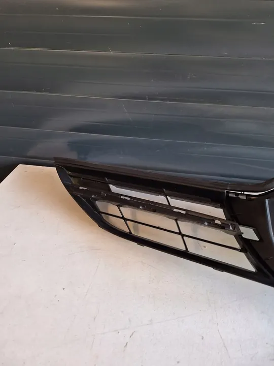 Toyota Auris II Front Bumper Grill 53114-02260 image 2