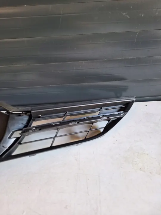 Toyota Auris II Front Bumper Grill 53114-02260 image 4