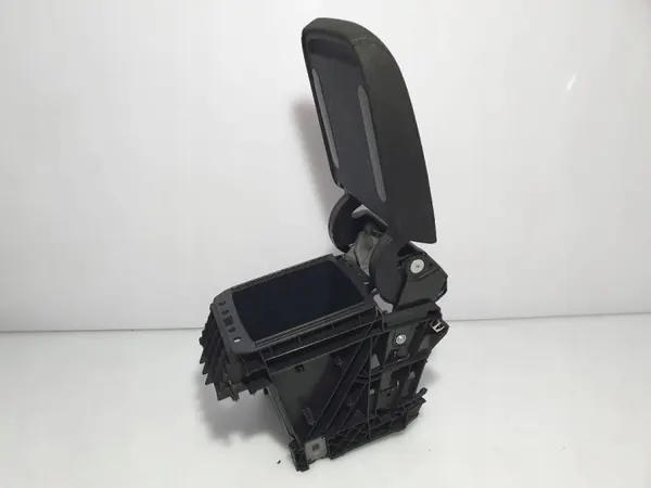 OEM 5G0864207F Keskikonsolin käsinoja VW Golf VII:lle image 8