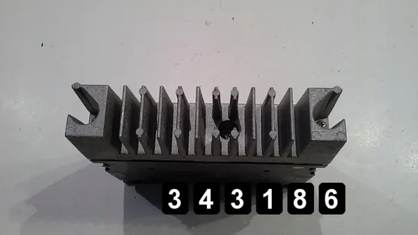 Lexus IS 200 audioversterker OEM AM-343186 image 3