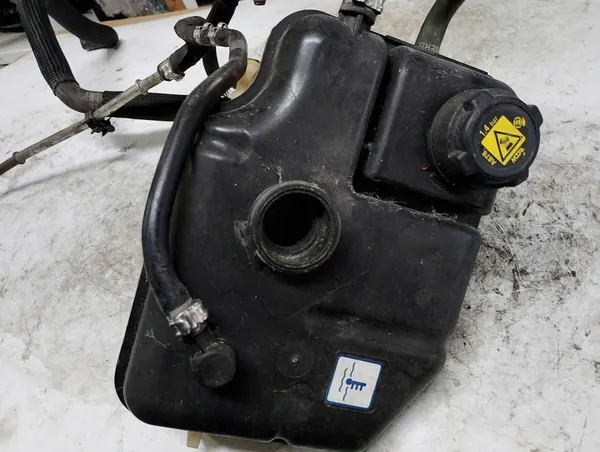 Depósito de expansión Maserati Ghibli Europa C705 image 3