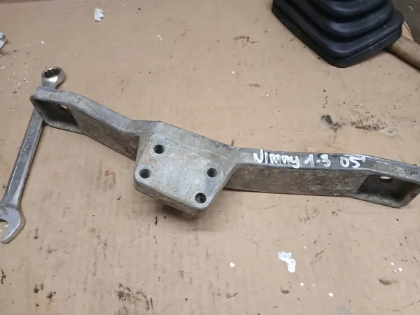 Suzuki Jimny 1.3 Overbrengingskaststeun OEM image 9