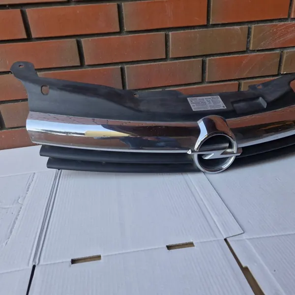 Grille Opel Astra H OEM 13108463 Z157 - Occasion image 3