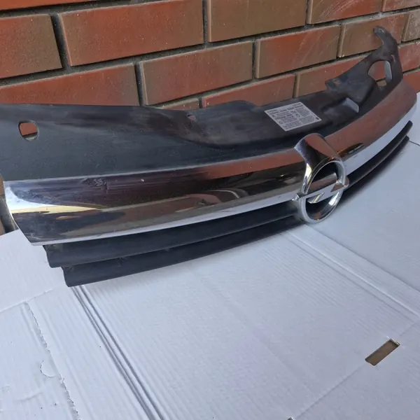 Grille Opel Astra H OEM 13108463 Z157 - Occasion image 6