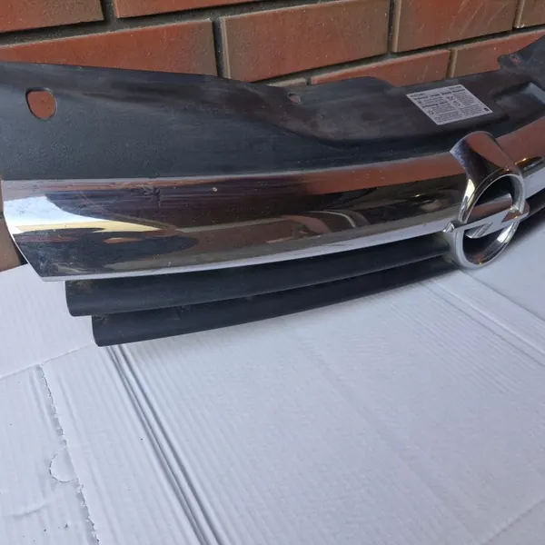 Grille Opel Astra H OEM 13108463 Z157 - Occasion image 7