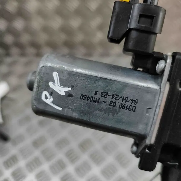 Elevador de vidro dianteiro esquerdo Fiat 500 2024 com motor image 6