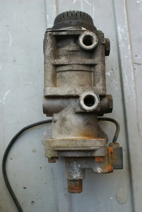 Knorr-Bremse DX95BY Brake Valve, Service Brake image 4