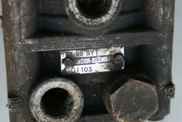 Knorr-Bremse DX95BY Brake Valve, Service Brake image 5