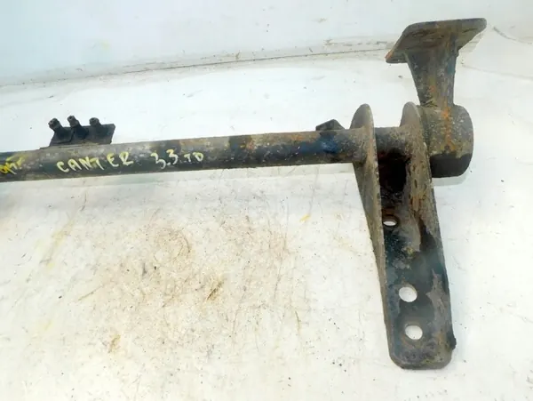 Ohjaamon kiinnike OEM 11 Mitsubishi Canter 3.3 TD:lle image 4