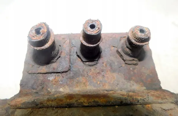 Ohjaamon kiinnike OEM 11 Mitsubishi Canter 3.3 TD:lle image 6