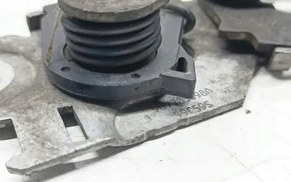 Fecho capô Peugeot 308 II OEM 9677850980 - Usado image 3