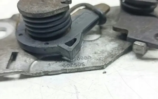 Fecho capô Peugeot 308 II OEM 9677850980 - Usado image 4