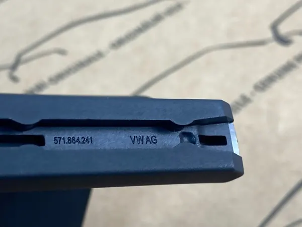 OEM 571864241 Insert de guantera para VW Tiguan III image 4
