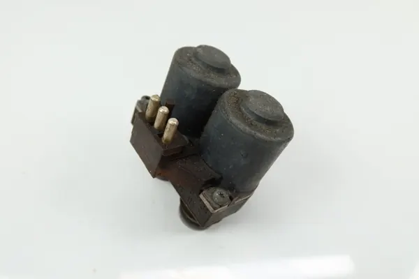 Válvula de agua Mercedes W210 OEM 0018307784 - Usado image 2