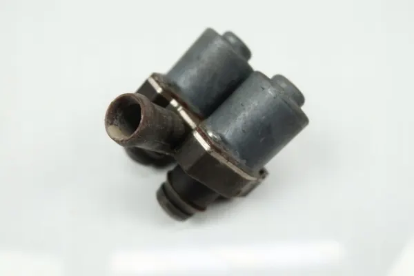 Válvula de agua Mercedes W210 OEM 0018307784 - Usado image 3