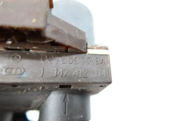 Válvula de agua Mercedes W210 OEM 0018307784 - Usado image 4