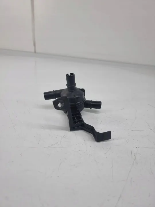Jaguar vattenpump OEM M8A28K586AA - Begagnat skick image 3