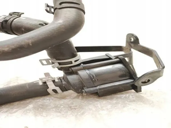 Porsche Macan Waterpomp OEM 8K0819147A - Gebruikt image 4