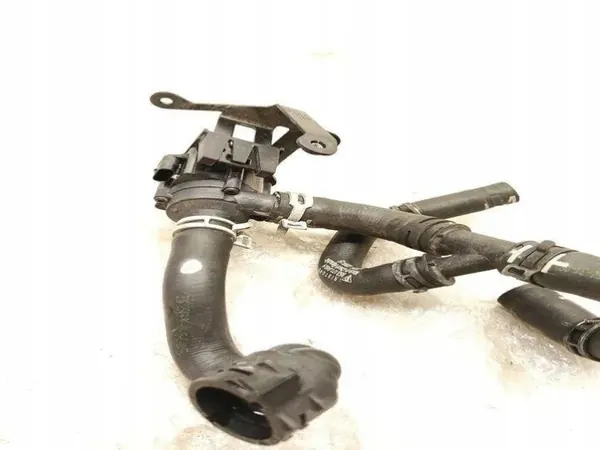 Porsche Macan Waterpomp OEM 8K0819147A - Gebruikt image 7
