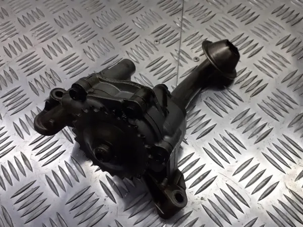 Pompe à huile d'occasion OEM 038115105G VW Golf V image 2