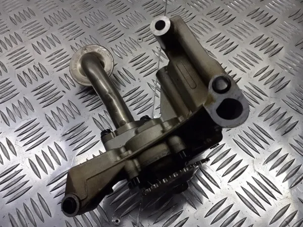 Pompe à huile d'occasion OEM 038115105G VW Golf V image 3