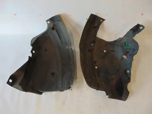 RENAULT CLIO IV front right wheel arch 638447513R image 2