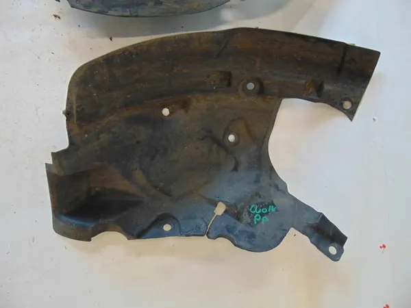 RENAULT CLIO IV front right wheel arch 638447513R image 3