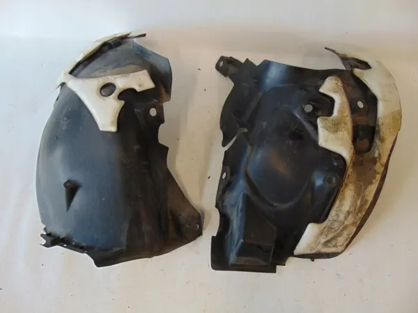 RENAULT CLIO IV front right wheel arch 638447513R image 5