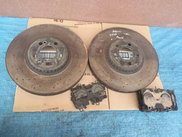 Mercedes W213 AMG Etujarrutuslevyt OEM 310126170803 image 2