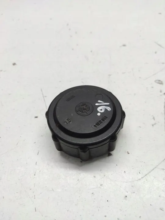 Expansionskärlslock Fram BMW 5 E28 OEM 1152861 image 2