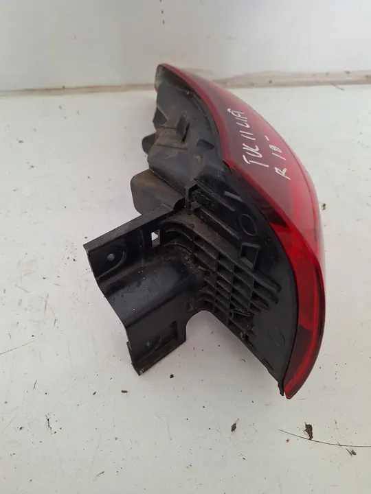 Lámpara trasera derecha Hyundai Tucson II III 92402D7600 image 2