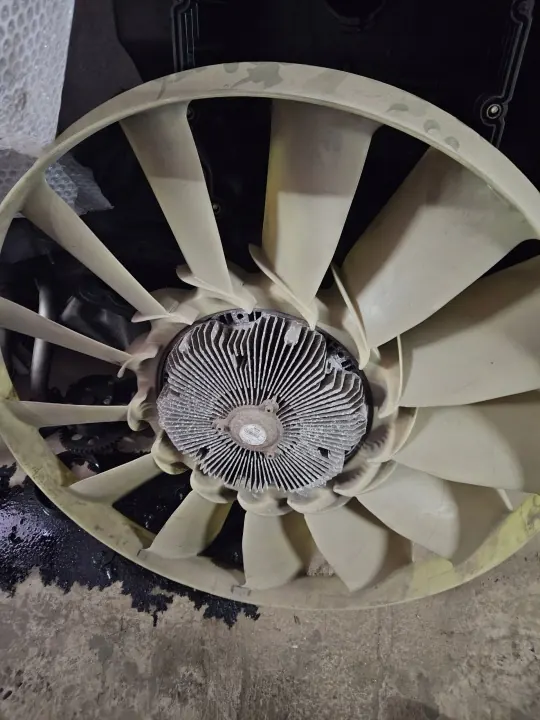 Ventilateur Mercedes Actros MP4 OEM A4702000422 - Occasion image 2