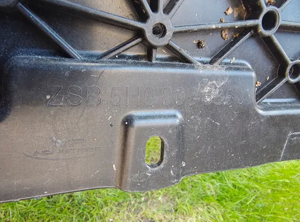 VW GOLF VIII 8 Refuerzo Frontal 5H0 image 10