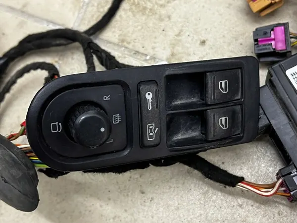 VW T5 Sähkölasi-Kitti Paneeleilla image 10