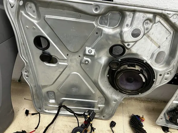 VW T5 Sähkölasi-Kitti Paneeleilla image 6